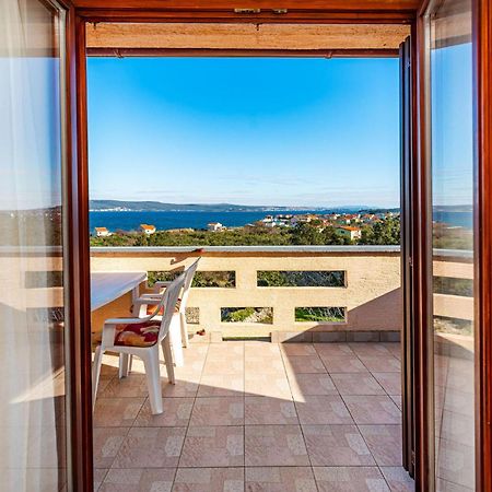 2 Bedroom Amazing Apartment In Neviđane エクステリア 写真