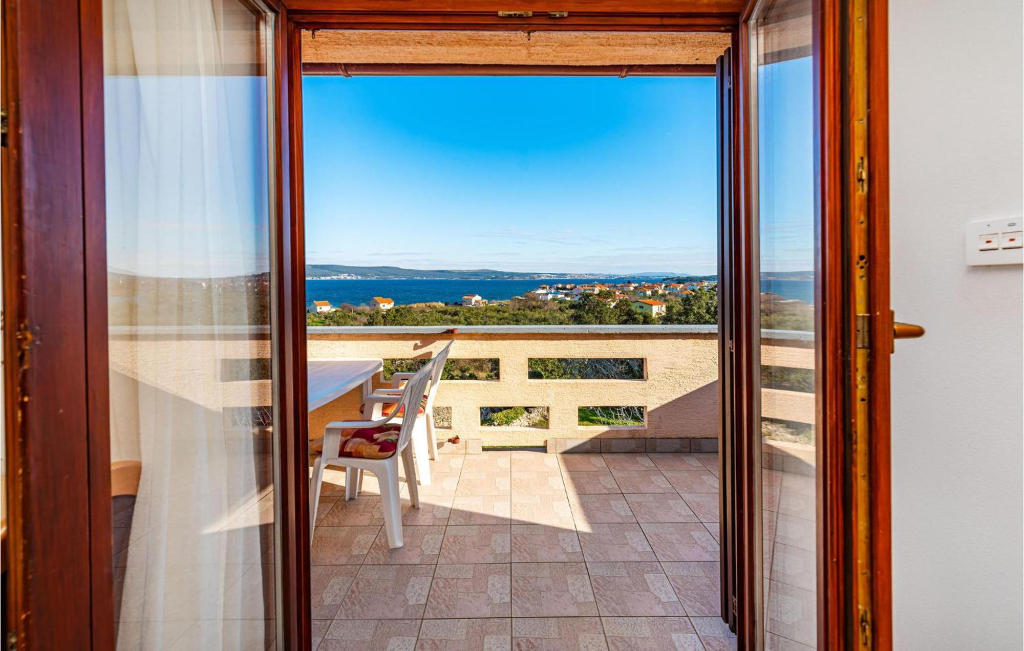 2 Bedroom Amazing Apartment In Neviđane エクステリア 写真