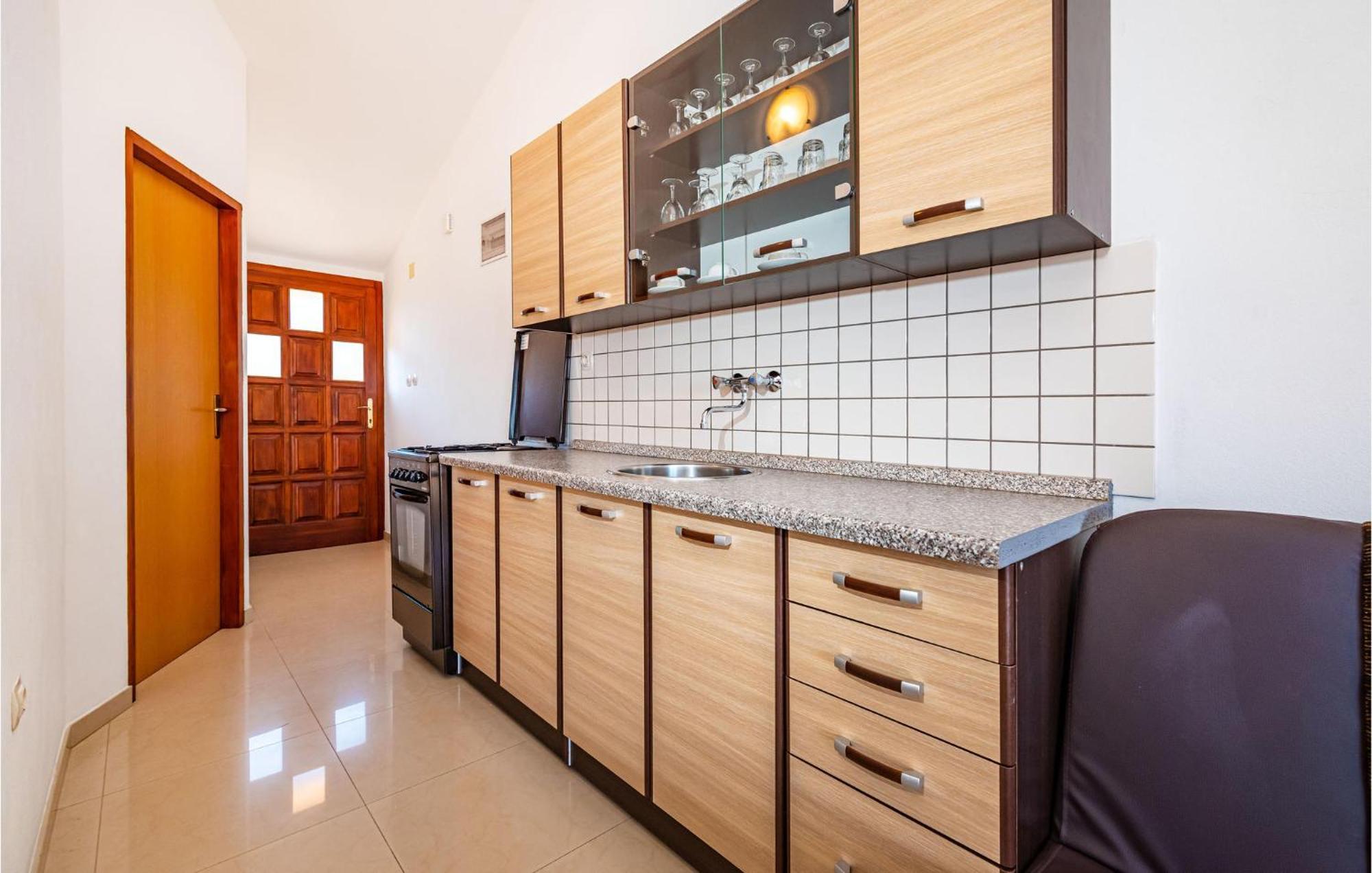 2 Bedroom Amazing Apartment In Neviđane エクステリア 写真