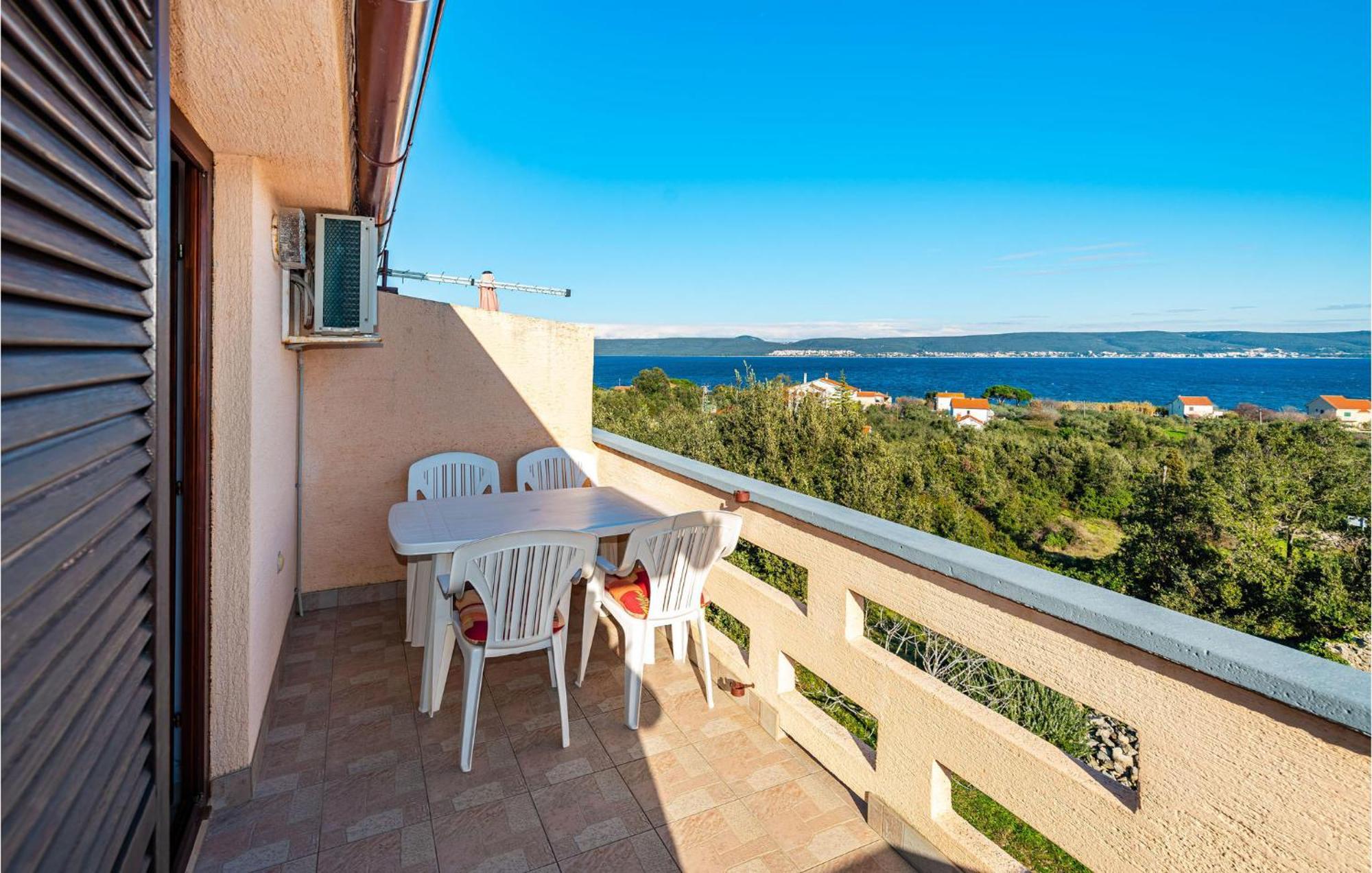 2 Bedroom Amazing Apartment In Neviđane エクステリア 写真